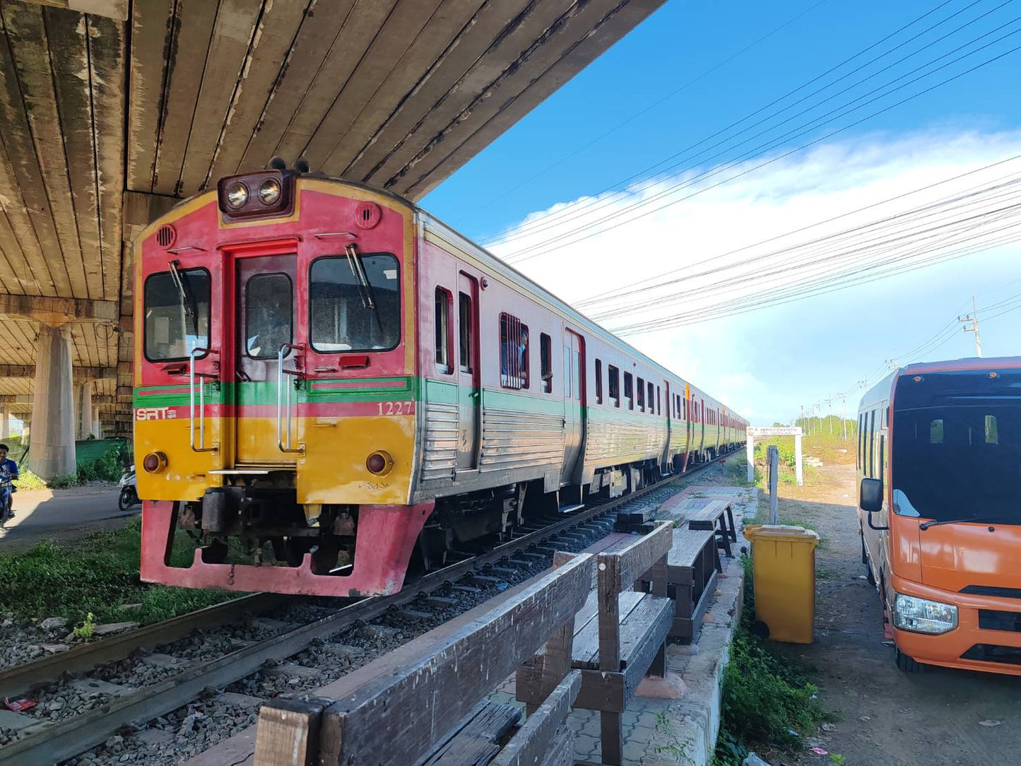 🌴 FD002: Join Our One-Day Cultural Adventure! Damnoen Saduak and Mae Klong Railway Market