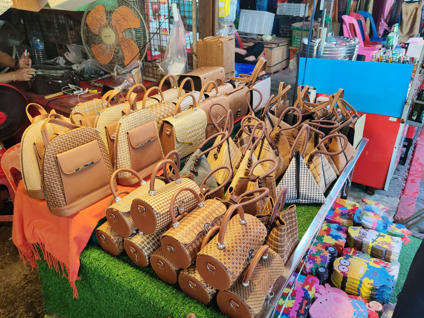 🌴 FD002: Join Our One-Day Cultural Adventure! Damnoen Saduak and Mae Klong Railway Market