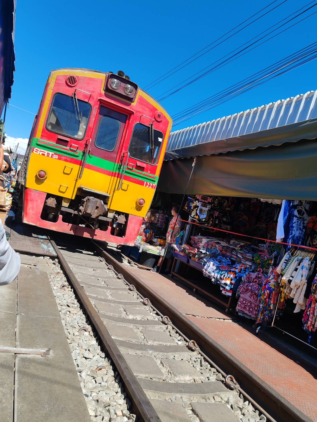 🌴 FD002: Join Our One-Day Cultural Adventure! Damnoen Saduak and Mae Klong Railway Market