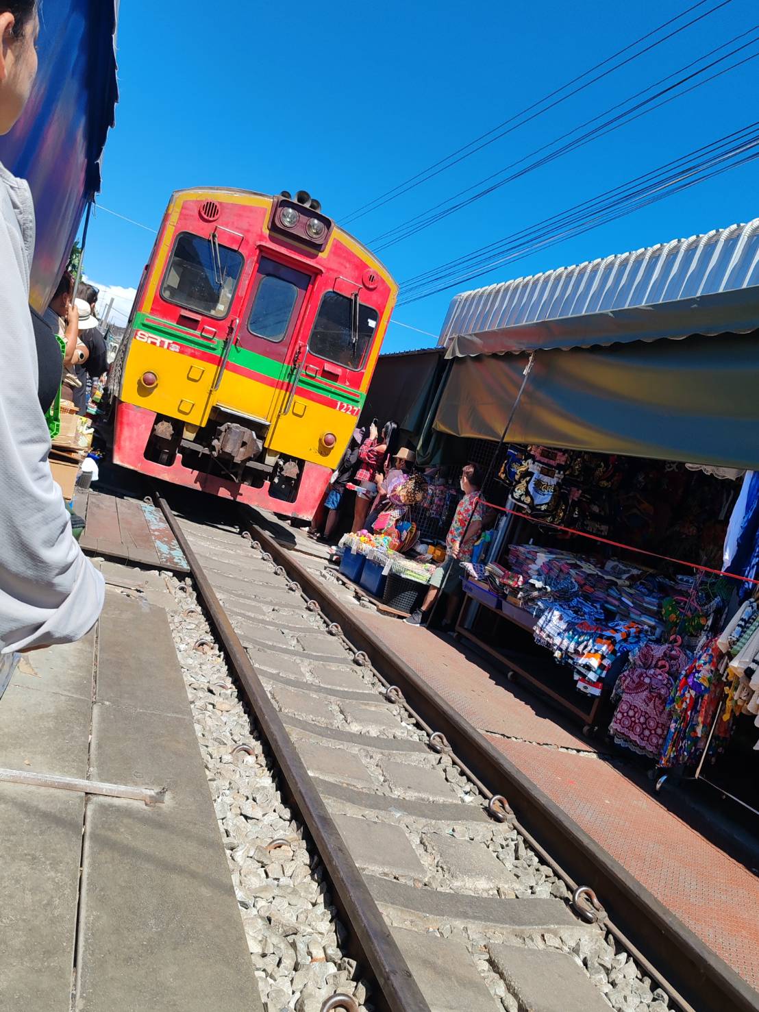 🌴 FD002: Join Our One-Day Cultural Adventure! Damnoen Saduak and Mae Klong Railway Market