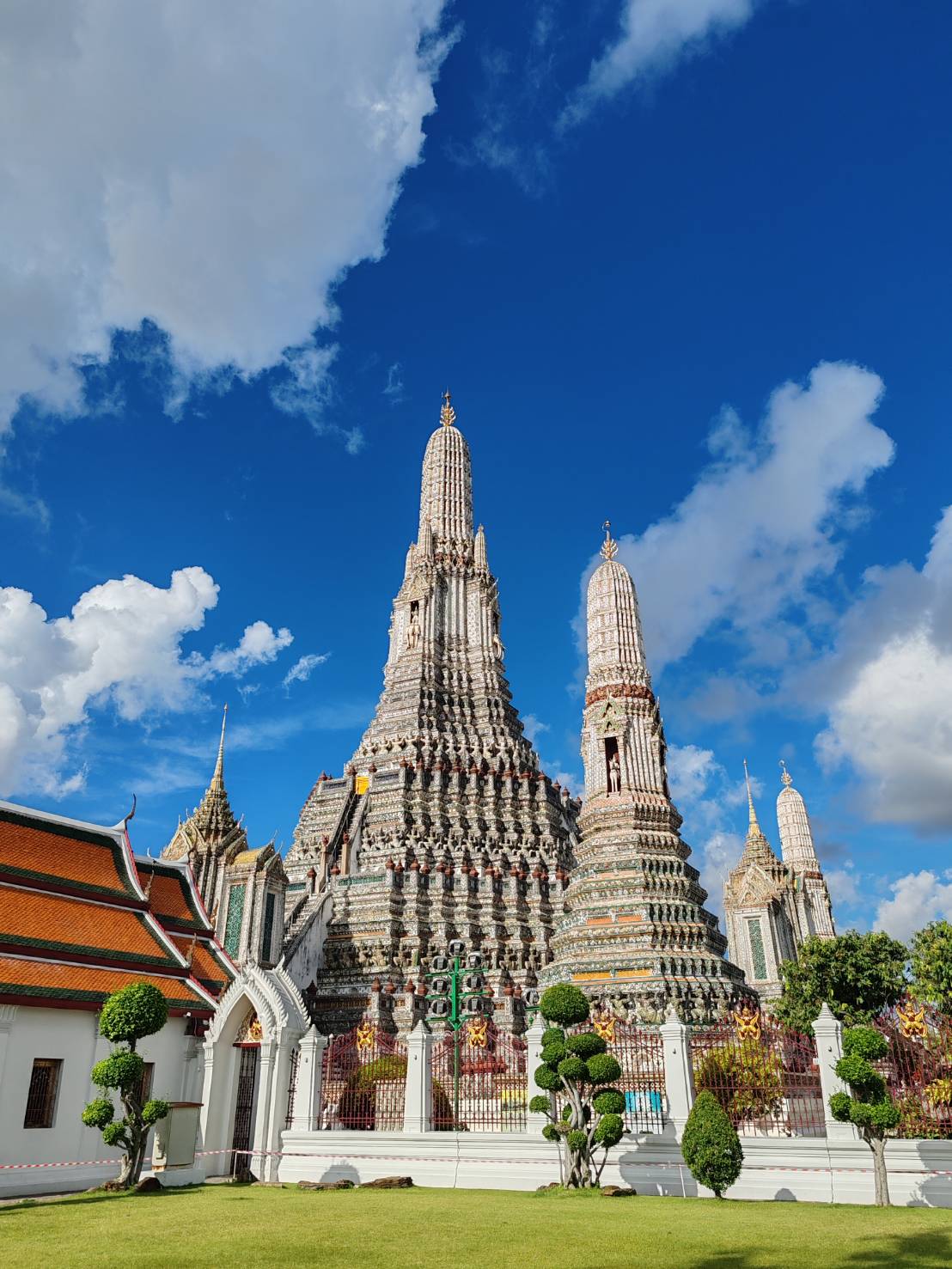 šHD001: Hearts of Gold: Bangkokās Iconic Temples Tourš