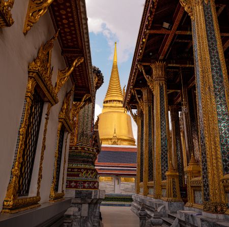 šHD001: Hearts of Gold: Bangkokās Iconic Temples Tourš