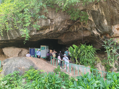 🌿 FD001: L'avventura ti aspetta a Kanchanaburi! 🚐🚤🚂