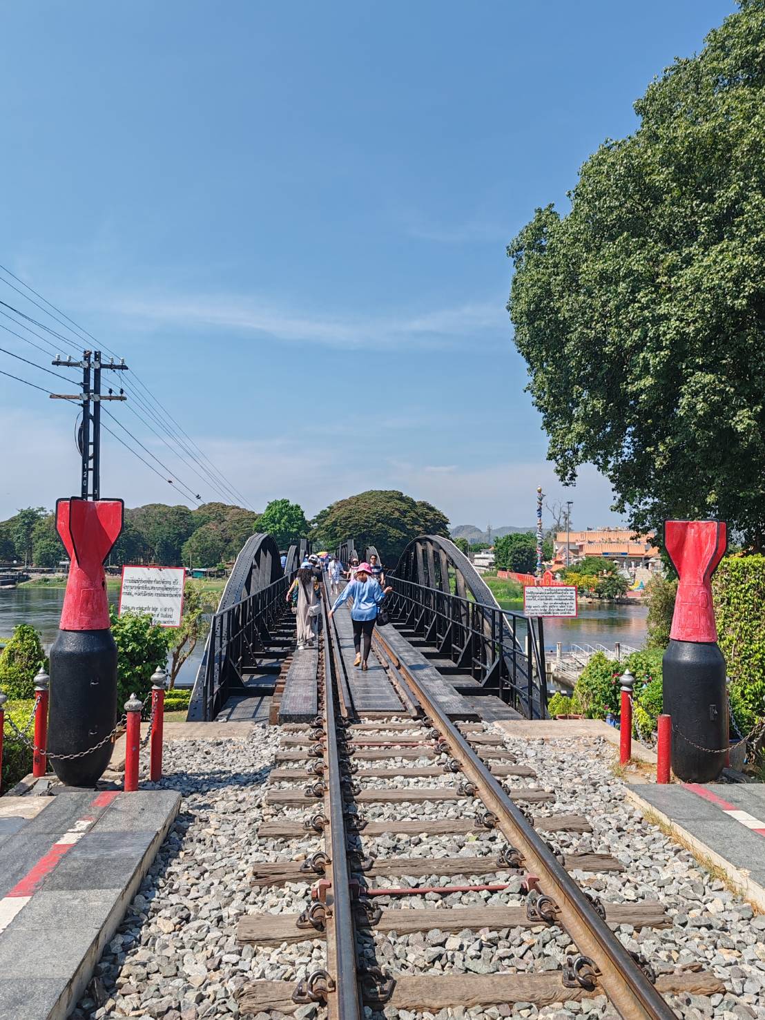 🌿 FD001: L'avventura ti aspetta a Kanchanaburi! 🚐🚤🚂