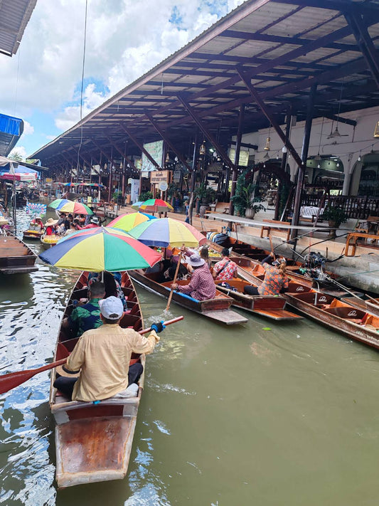 🌴 FD002: Unisciti alla nostra avventura culturale di un giorno! Mercato ferroviario di Damnoen Saduak e Mae Klong